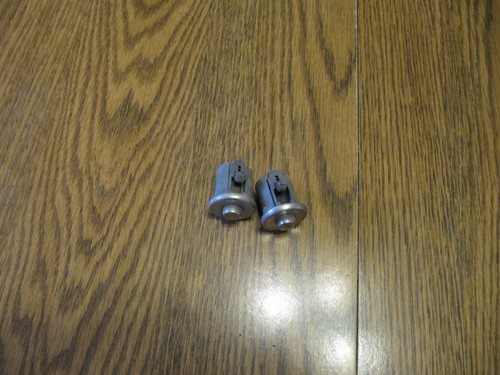 International Harvester Scout 800 glove box door button - 第 2/4 張圖片
