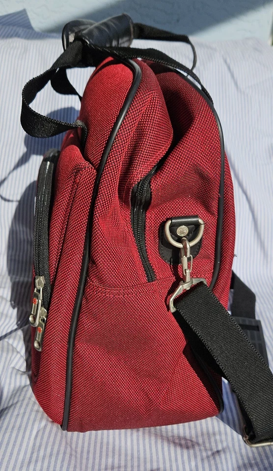Bolso de mano Swiss Gear rojo para pasar la noche fin de semana 14x12x7 Foto 3 de 4