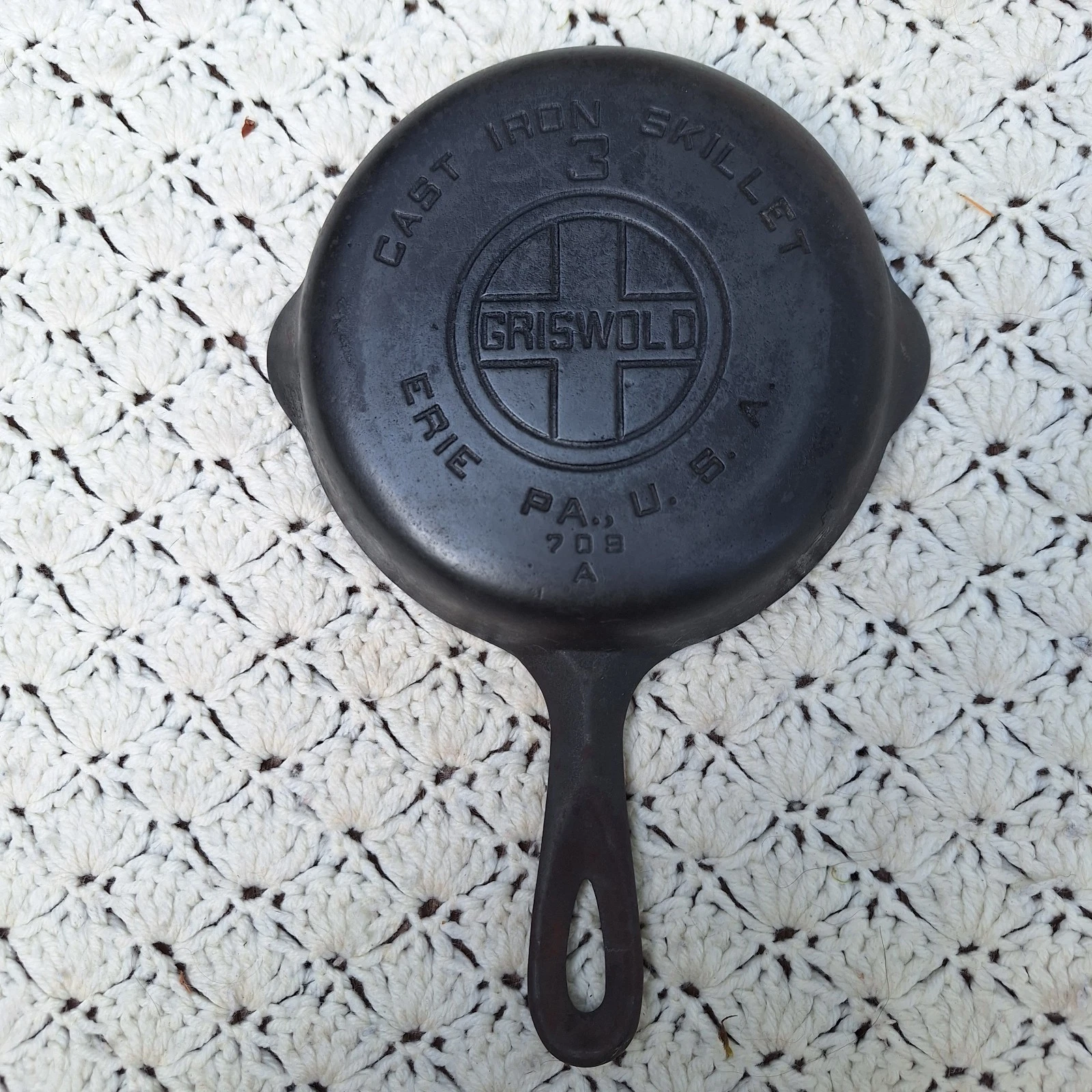 Griswold #3 Large Block Label Smooth Bottom 709 A Cast Iron Skillet