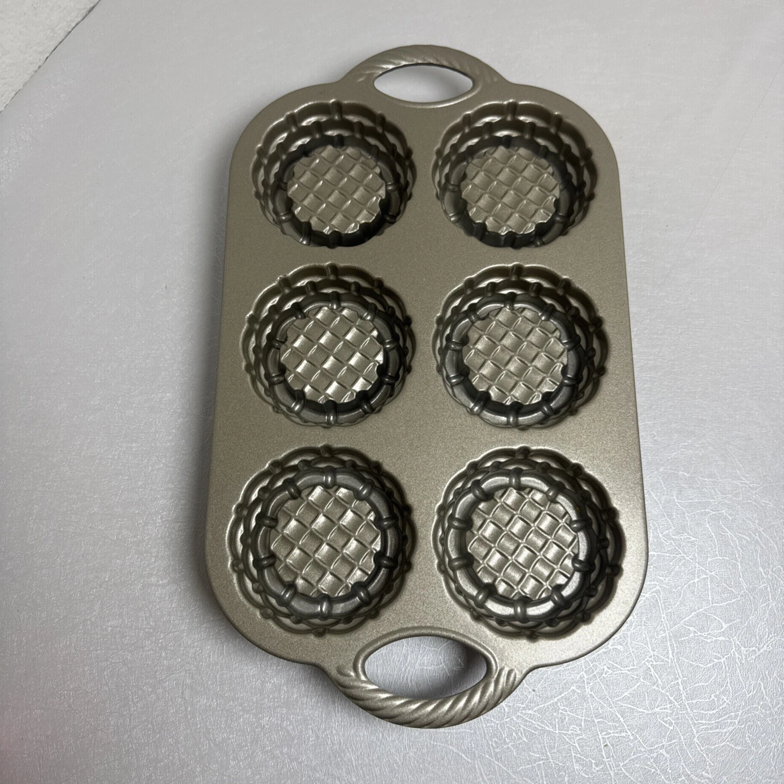 Nordic Ware Shortcake Baskets Pan Non-Stick Cast Aluminum 3-Cup Cake Mold USA
Opens in a new window 