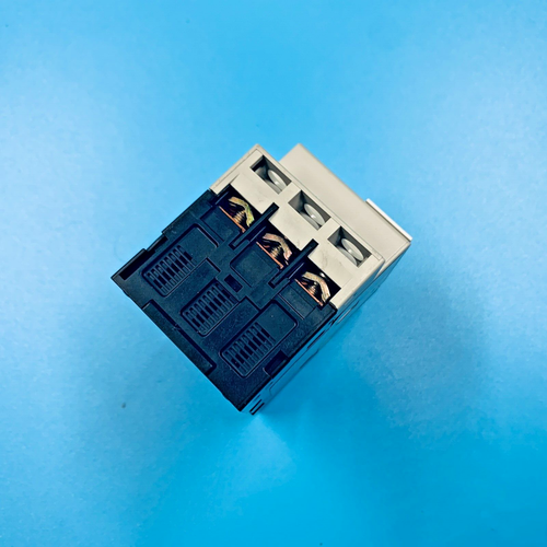 Motor de arranque manual Telemecanique GV2-M20 13-18A - Imagen 6 de 7