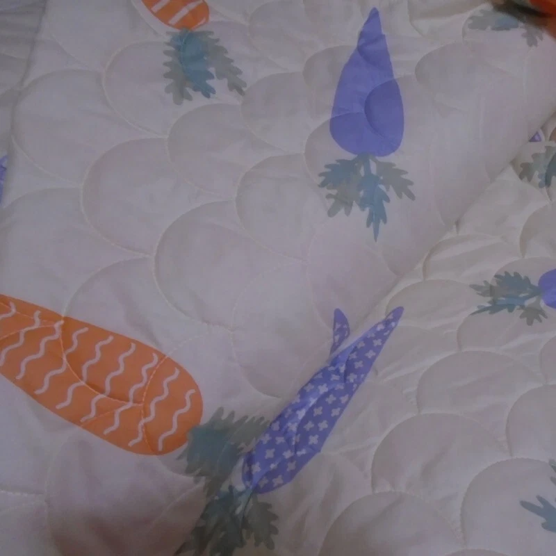 Full Queen Quilt Carrot Ensemble reversable bedspread and std pillow shams - Image 3 of 4