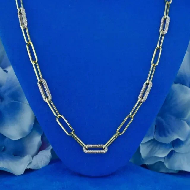 Collar de eslabones de cadena con clip de papel diamante redondo simulado chapado en oro amarillo de 14K Foto 3 de 3