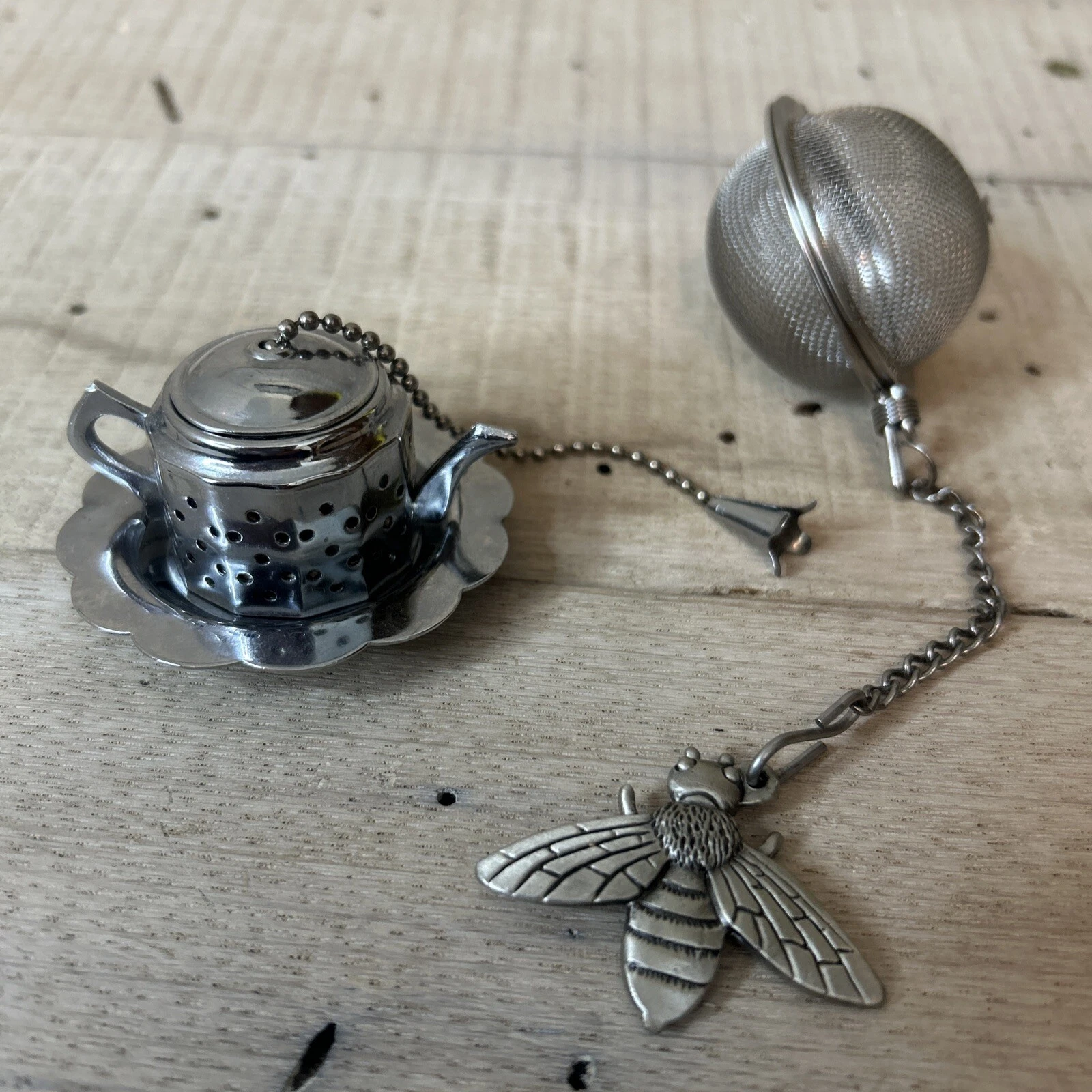 Teapot with Drip Plate and Honey Bee Tea Infusers,  Stainless Steel. (p)
