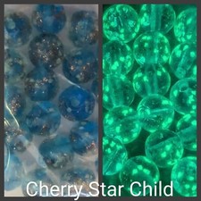 20 x glass glow in the dark beads blue to blue Gold Flecks 8mm