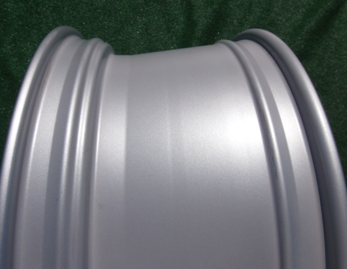 Brand New Factory OEM Rolls-Royce Phantom 21 inch Silver Rear Wheel 36116785643