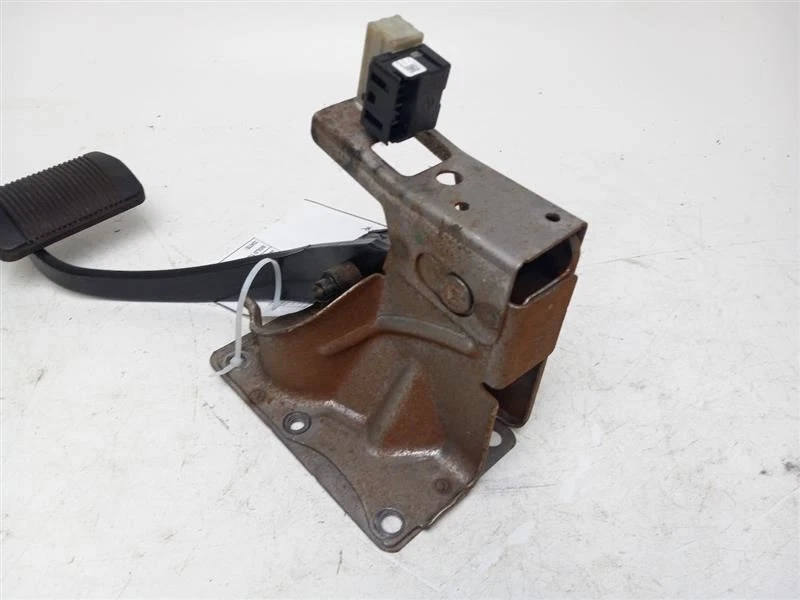 2013 DODGE AVENGER BRAKE PEDAL - Image 2 of 4