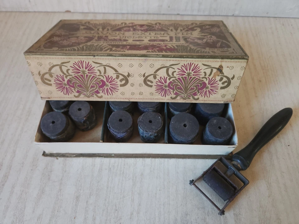 LOT FESTONNEUR + 16 TAMPONS FRISES de BRODEUSE pour LINGE ANCIEN * MERCERIE - Photo 2/4