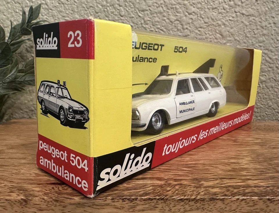 Ambulância Solido Peugeot 504 nº 23 escala 1/43 - Imagem 2 de 4