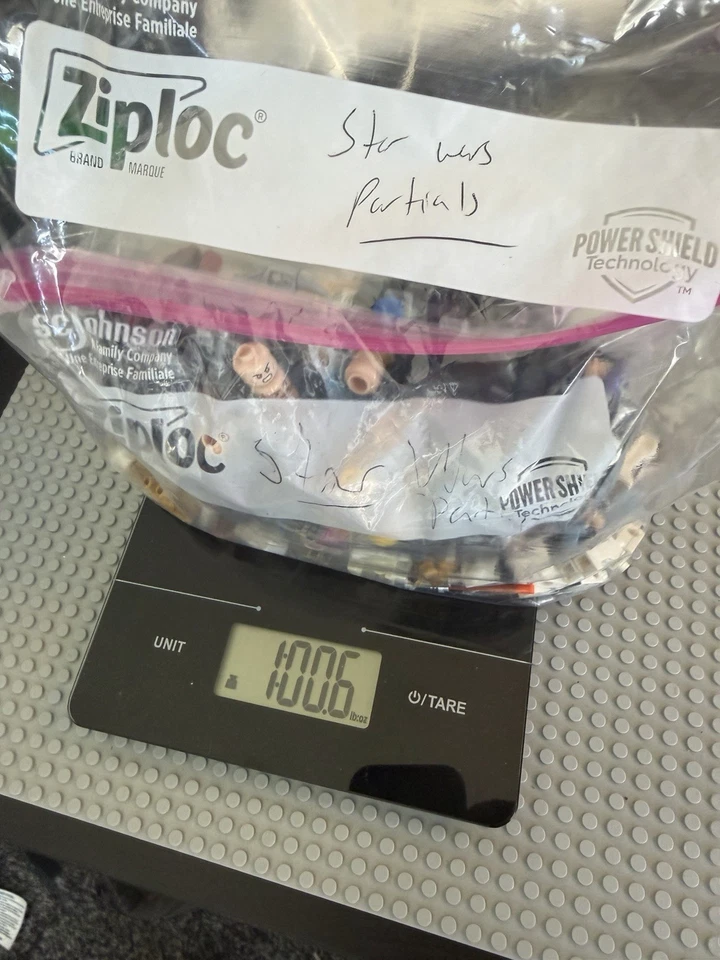 Enorme lote de piezas y accesorios de minifiguras de Star Wars 1 lb Foto 2 de 4