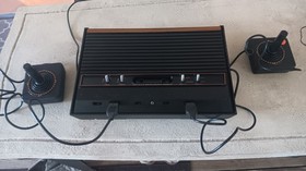 ATARI CX-2600 ( 2 Joysticks, Plug In)