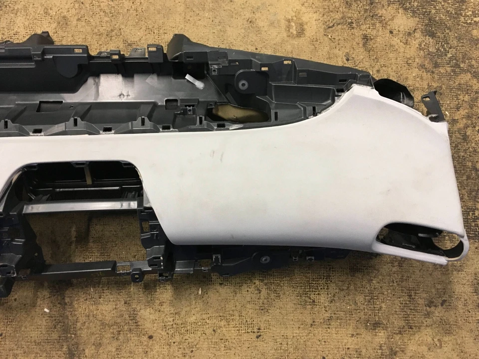 Toyota Prius Prime 2017-2020 tablero de instrumentos cubierta OEM. Foto 4 de 4