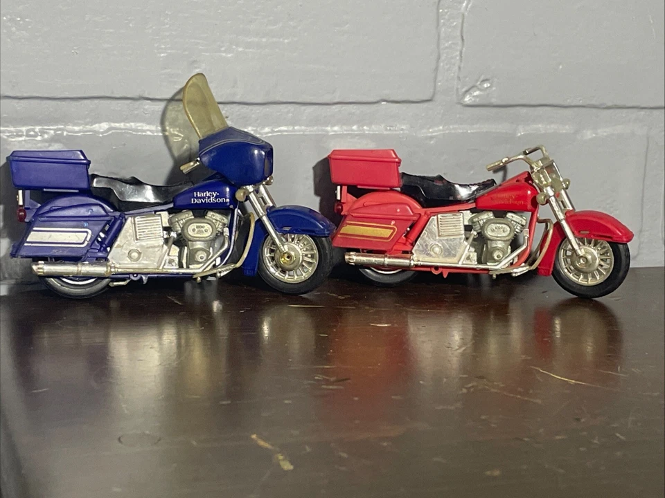 (2) Vintage Matchbox 1 Blue & 1 Red Harley-Davidson 4.5" Toy Motorcycles  - Image 4 of 4