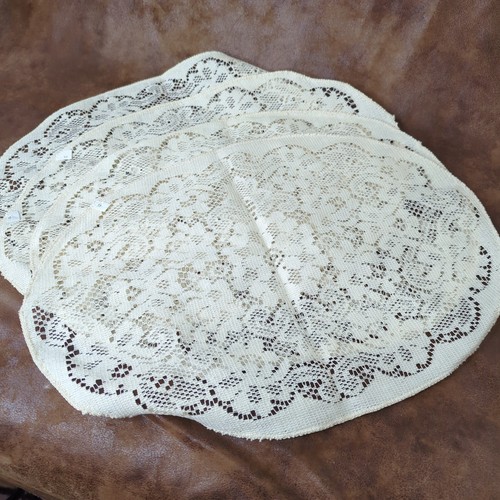 Lot of 4 Matching Vintage White Doilies Crocheted 19x13 Inches Placemats - Picture 4 of 4