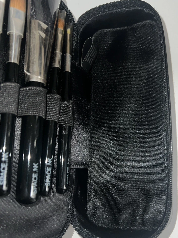 Juego de 5 brochas de maquillaje Space NK con estuche TOTALMENTE NUEVAS Foto 3 de 4