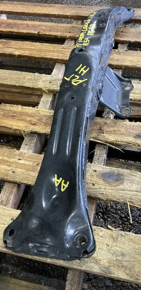 Suspensión trasera Corolla Prizm 1993-2002 travesaño subchasis base Foto 3 de 4