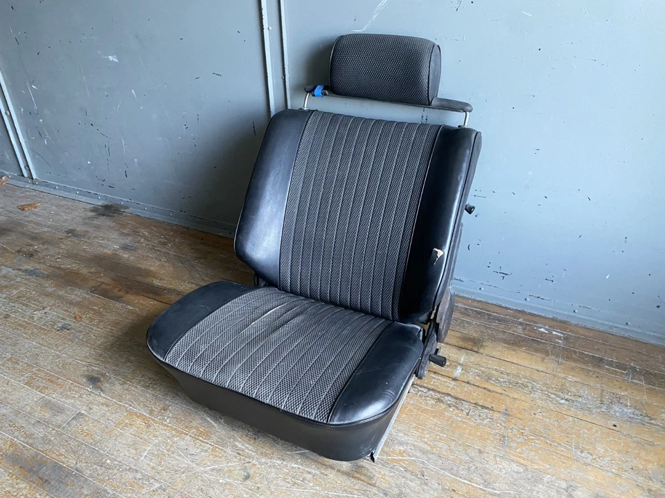 Asiento de conductor de cuero azul marino raro vintage con reposacabezas BMW 2002ti 2002tii E10 Foto 3 de 4