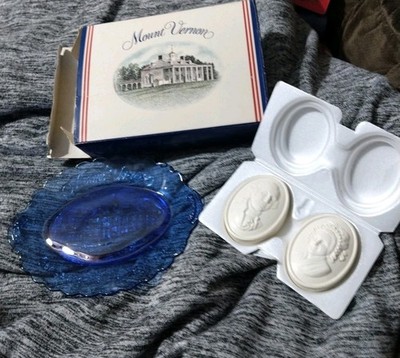 Avon Mount Vernon George & Martha Washinton Vintage Cobalt Blue Plate Soap Set