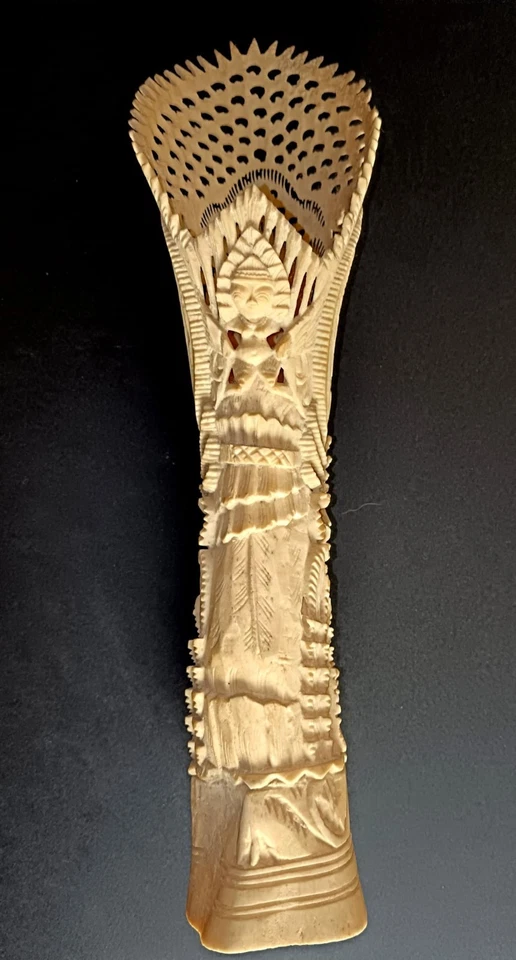 印度尼西亚鹰航雕像 — 第 4/4 张图片