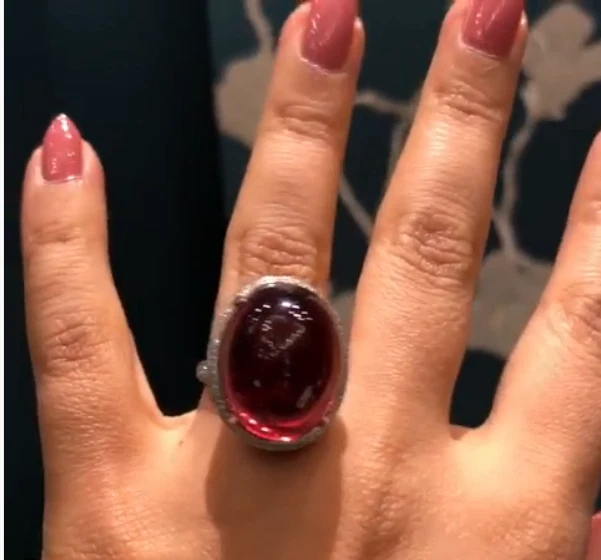 Classic Blood Red 40.00CT Ruby With Simulated Sapphires Unique Design Woman Ring - Image 2 of 4
