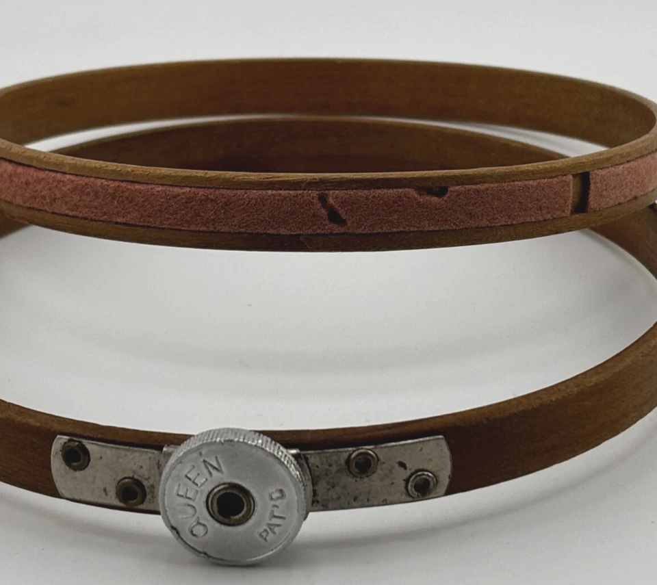 Vintage Queen Tension Wheel 5" Wood Embroidery Hoop Felt Lined - Image 2 of 4