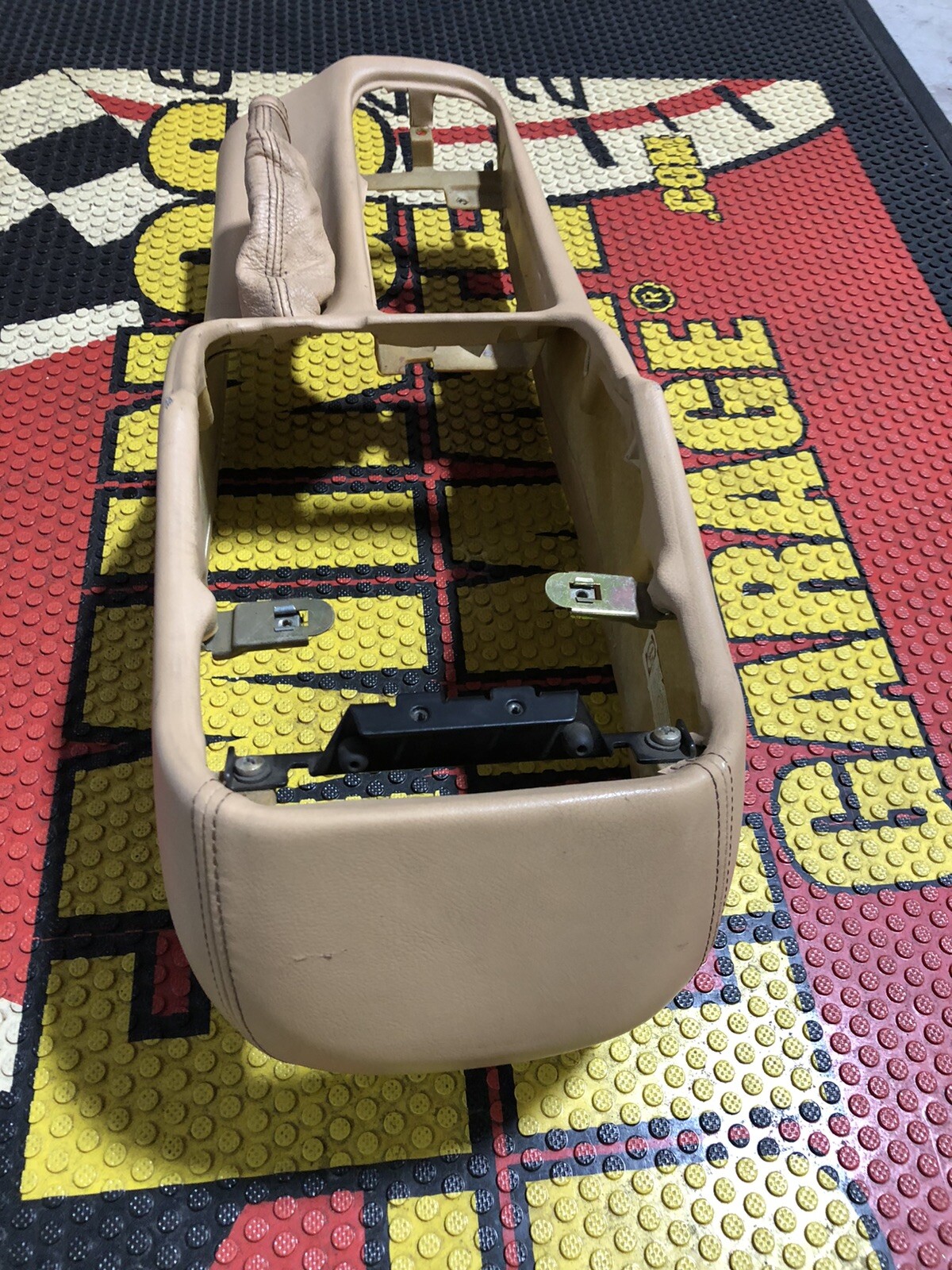 Maserati Center Console Tunnelcover Beige