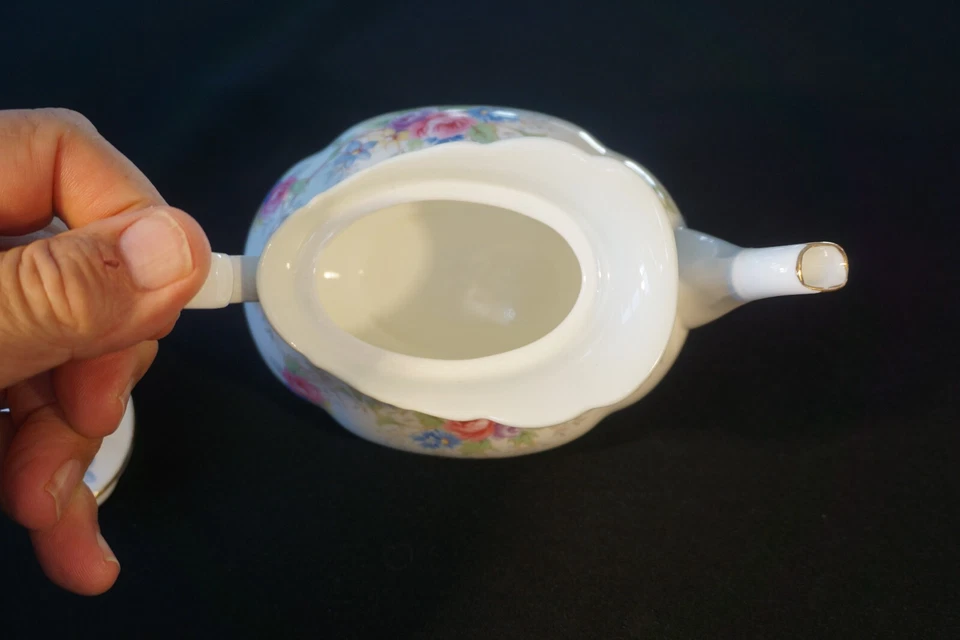 Beautiful Royal Albert Colleen 5 Cup Teapot - Image 4 of 4