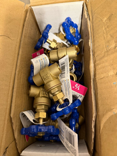 Lot of 12 Everbilt 1/2 in Brass Gate Valve