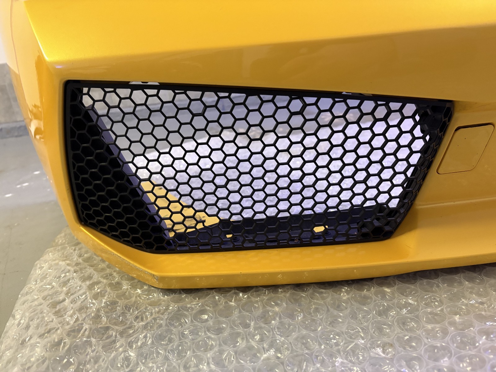2004 LAMBORGHINI GALLARDO FRONT BUMPER GIALLO MIDAS with FRONT GRILLS