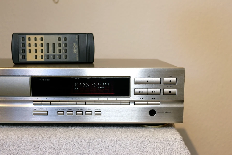 Denon DCD-595 CD Player + Fernbedienung Neuer Laser silber/champagne - Bild 3 von 4