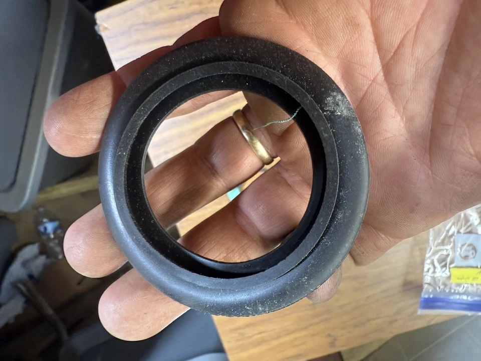 Girling Ferrari 330 GTC 制动卡钳密封 #3 64325092 — 第 2/4 张图片