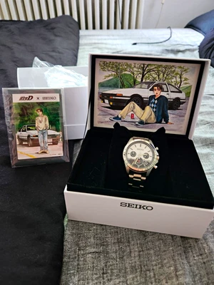 Seiko × Initial D Chronograph Quarz 7T92-0LH0 Edelstahl 10 BAR mit Box - Bild 1 von 4