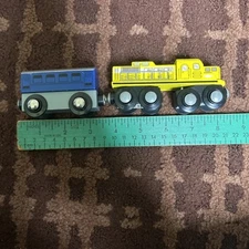 Set Of Two Maxim Enterprise Train Cars; Magnetic