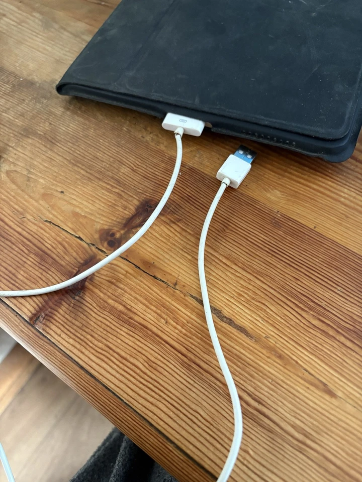 Apple iPad (1st generation) · 64GB · Wi-Fi, photo 3 of 3