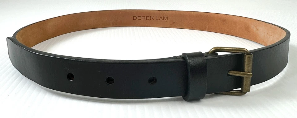 Cinturón básico clásico ajustado con hebilla de latón de cuero negro DEREK LAM 44 30"-34" mediano Foto 2 de 4
