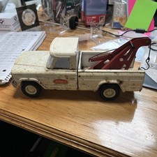Vintage Tonka 9 Inch Jeep Wrecker Tow Truck Pressed Steel 1960s Vintage Tonka 9 Inch Jeep Wrecker Tow Truck Pressed Steel 1960s