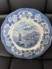 Royal Warwick Lochs of Scotland Loch Oich Dinner Plate vintage 9 3/4 in BR