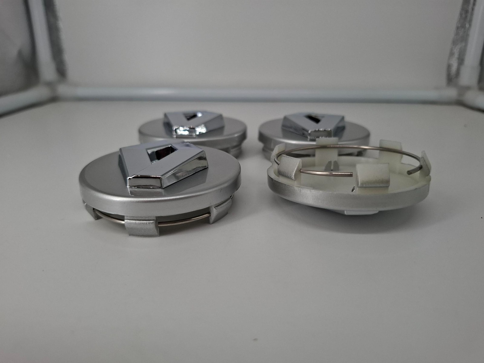 4 TAPPI COPRIMOZZO PER Renault 57mm esterno BORCHIE CERCHI IN LEGA foto 5