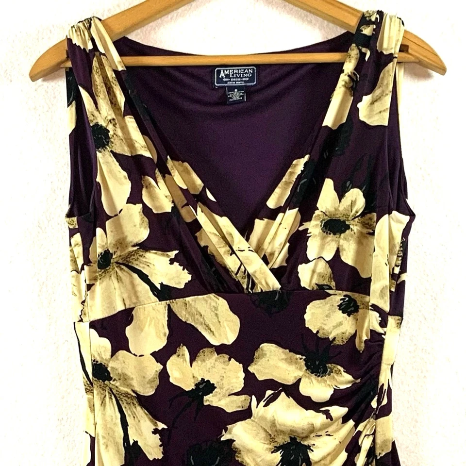 Vestido midi floral envolvente sintético American Living para mujer talla 6 ciruela imperio cintura fruncida Foto 2 de 4