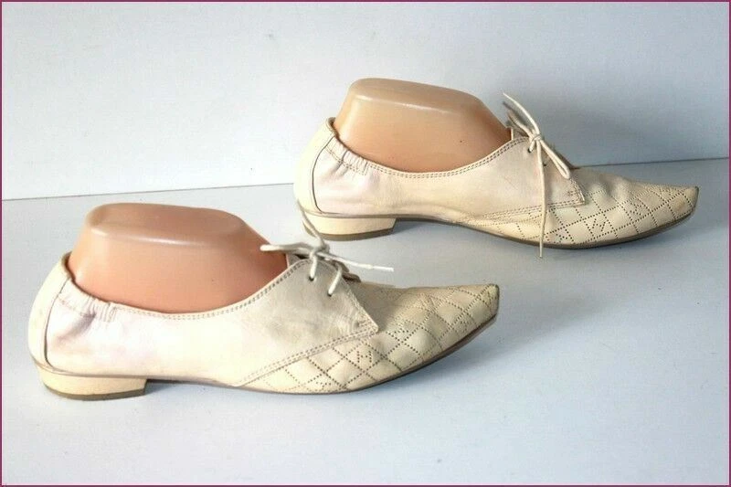 Zapatos de salón Hispanitas de cuero calado de vainilla con punta talla 39 en muy buena condición Foto 3 de 4