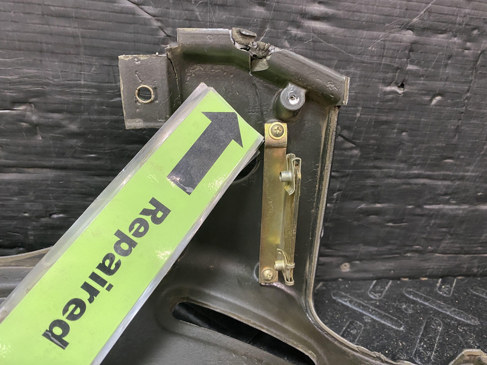 02-06 MASERATI SPYDER REAR SEAT BACK BULK HEAD TRIM MOULDING