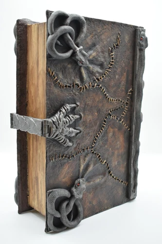 Hocus Pocus Spell Book Prop Replica - Picture 8 of 24