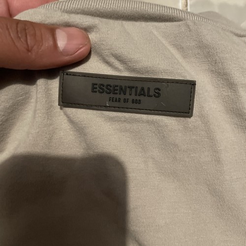 ESSENTIALS Fear of God T Shirt Mens Medium Beige Tan Spell Out  Cotton - Picture 9 of 10