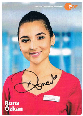 Rona Özkan, original Autogramm auf Autogrammkarte, ZDF Motiv