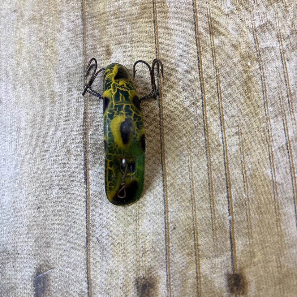 Señuelo Helin Flatfish de colección F7 MADERA Crackle Back Rana Manivela Cebo Raro Estampado Foto 3 de 4