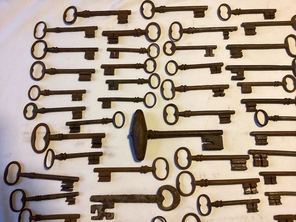 Lot De 55 Clés Anciennes Diverses. Portes Serrures - Photo 2/4