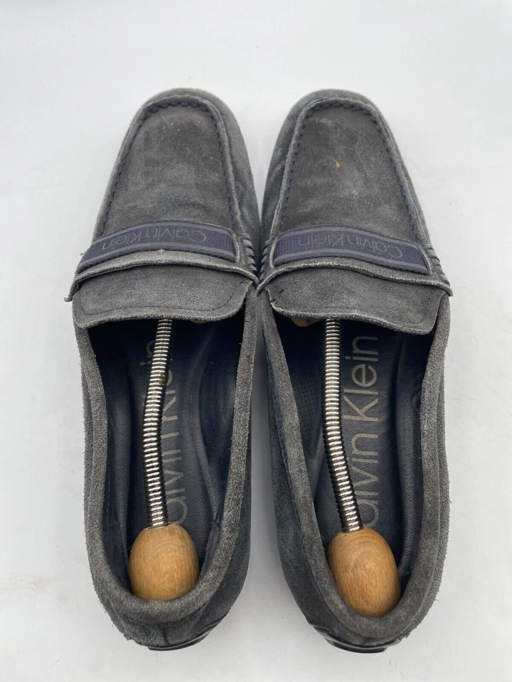 Mocasines Calvin Klein Oliver para hombre talla 10 gris logotipo sin cordones punta almendra gamuza Foto 4 de 4