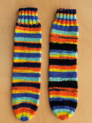    1 Paar Söckchen Socken Kniestrümpfe für Kinder / bunt / Handarbeit