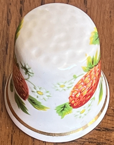 PALISSY THIMBLE Porcelain Royal Worcester Spode STRAWBERRY England - Picture 4 of 8