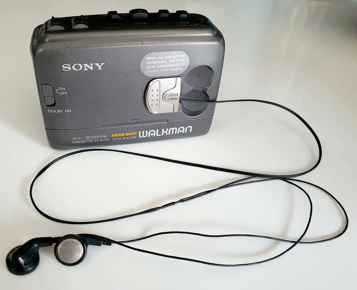 希少　日本未発売モデル 80s SONY WALKMAN WM-33 フランス版 Exploring the Sony WM-33: My Favourite 80s Walkman! (3